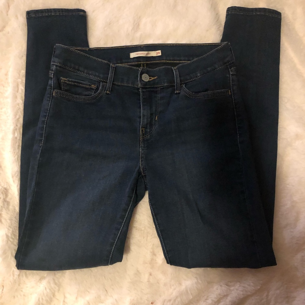 ❌SOLD❌ Levi 710 jeans